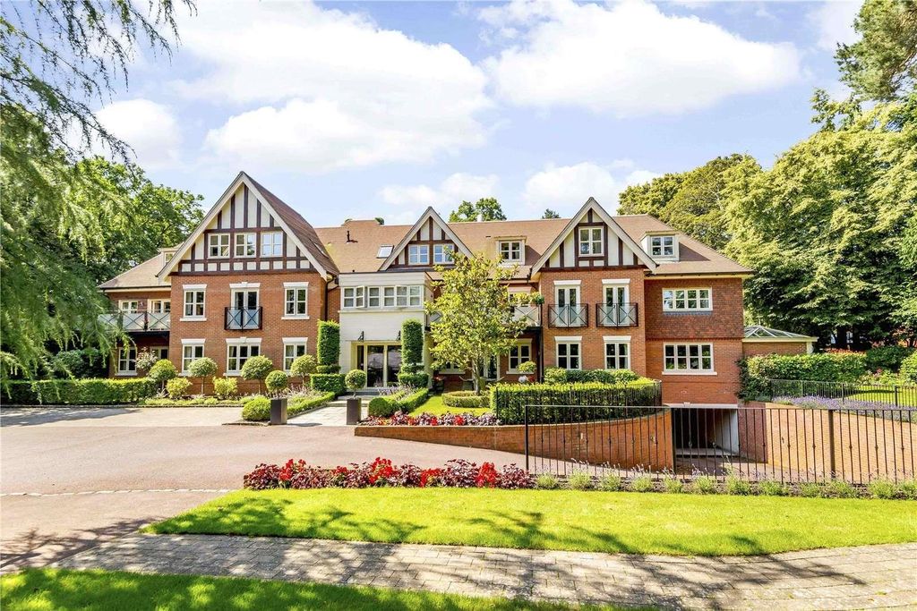 Property photo 1 of 10 External Brockenhurst.Jpg