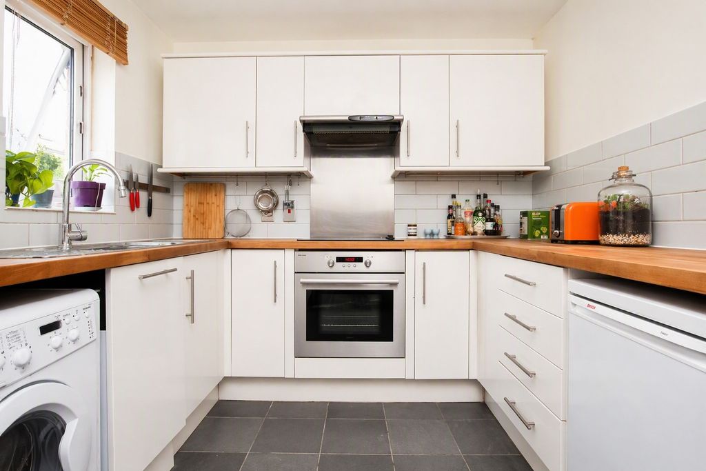Property photo 1 of 7 Kitchen