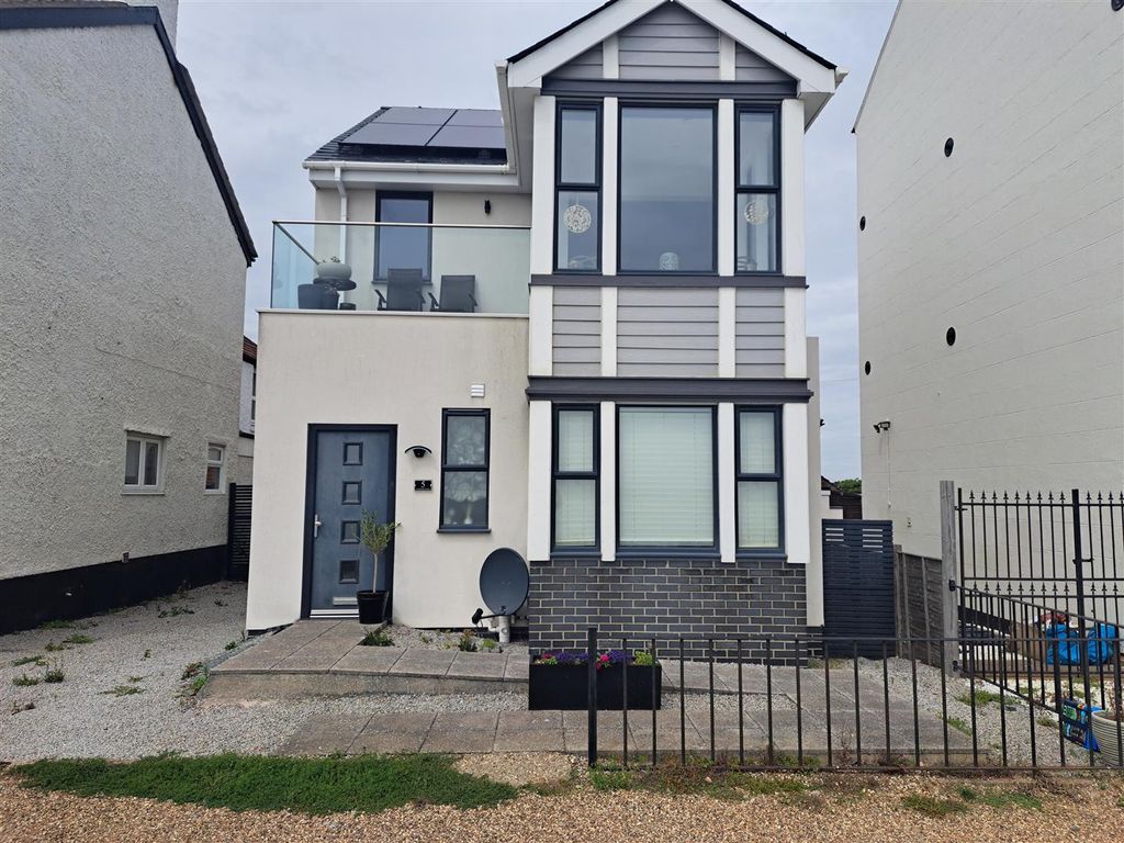 Property photo 1 of 32