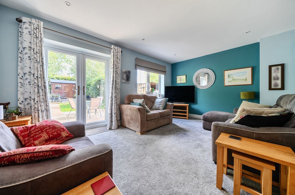 Property photo 2 of 13 1350682-9-68c7F91...