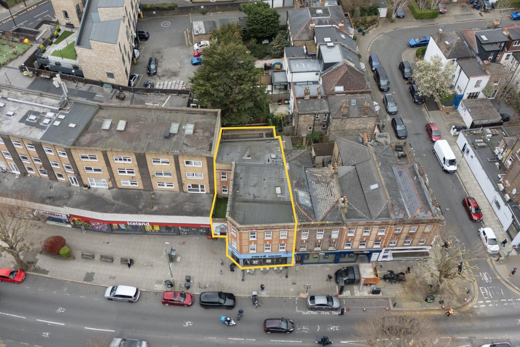 Property photo 2 of 28 79 High Road And Flats 1-4 Alexander Court, East Finchley, London N2 8Ad