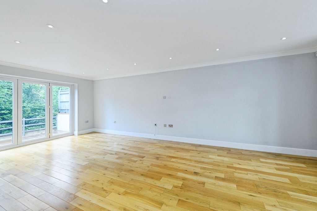 Property photo 2 of 17 Photo