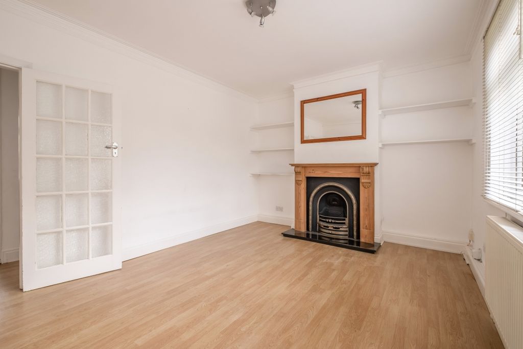 Property photo 2 of 7 Living