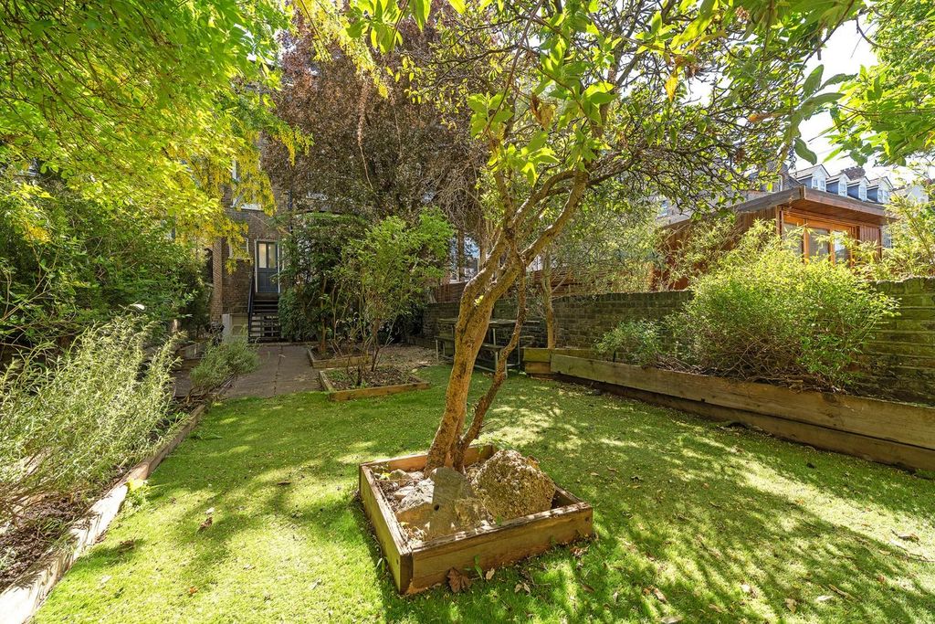 Property photo 2 of 13 Garden (2).Jpg