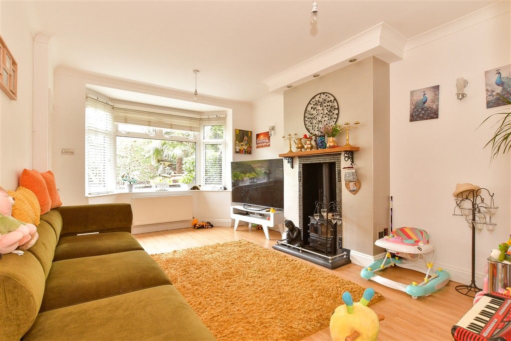 Property photo 3 of 8 Lounge