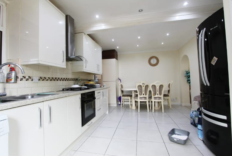 Property photo 1 of 5