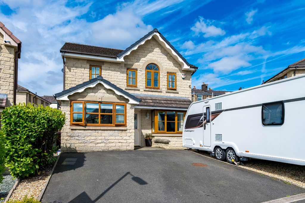 Property photo 1 of 34 4072422