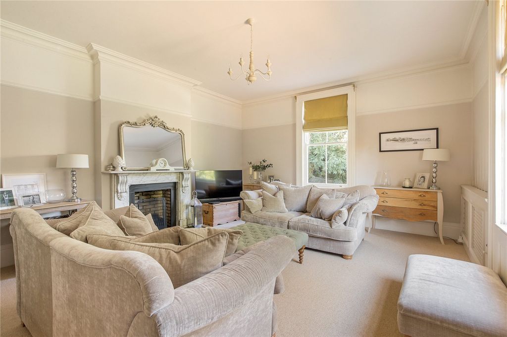 Property photo 3 of 21 Sitting Room