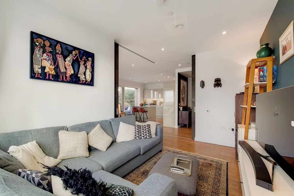 Property photo 3 of 25