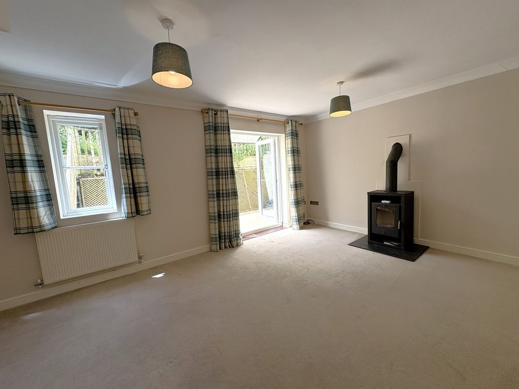 Property photo 3 of 25