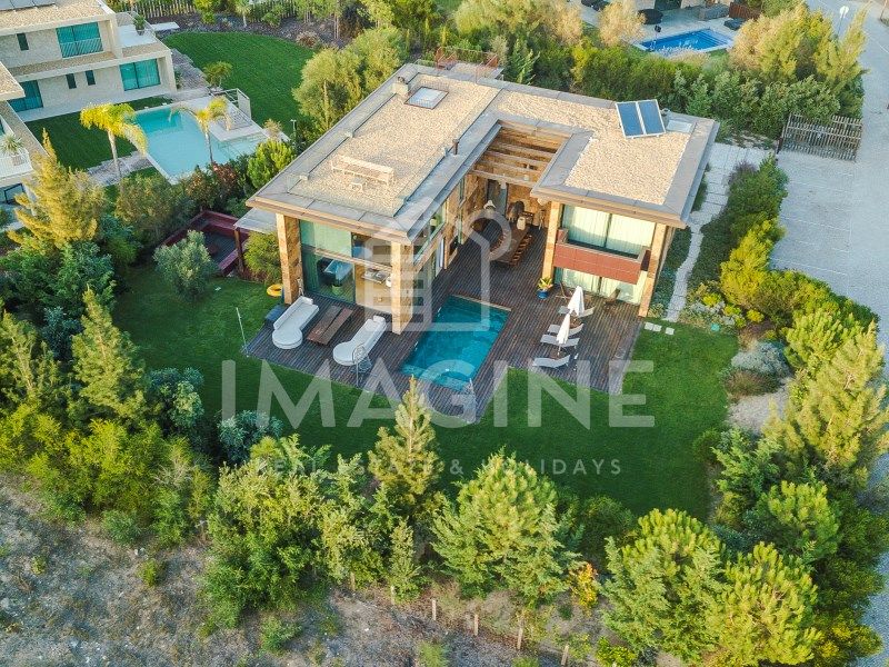 Property photo 1 of 77