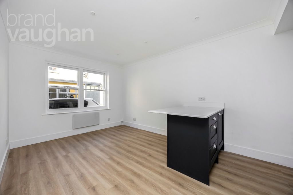Property photo 2 of 16 Picture No. 05
