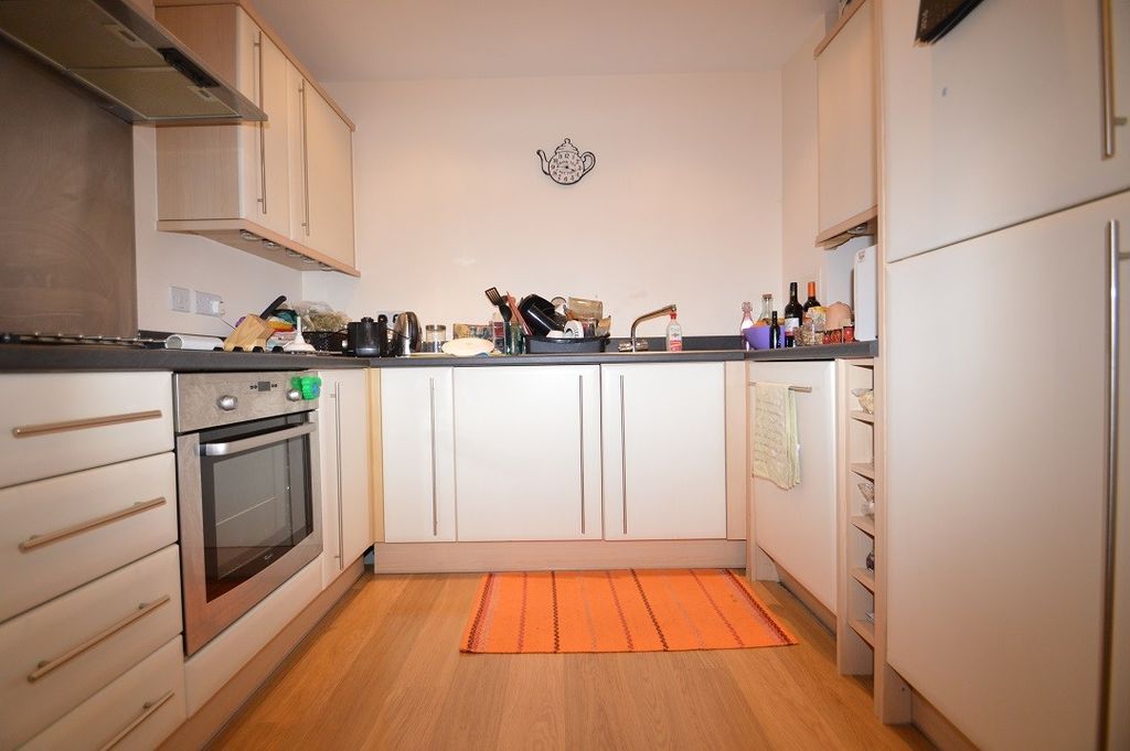 Property photo 3 of 7 Kitchen