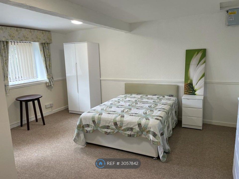 Property photo 3 of 14 Bedroom 3