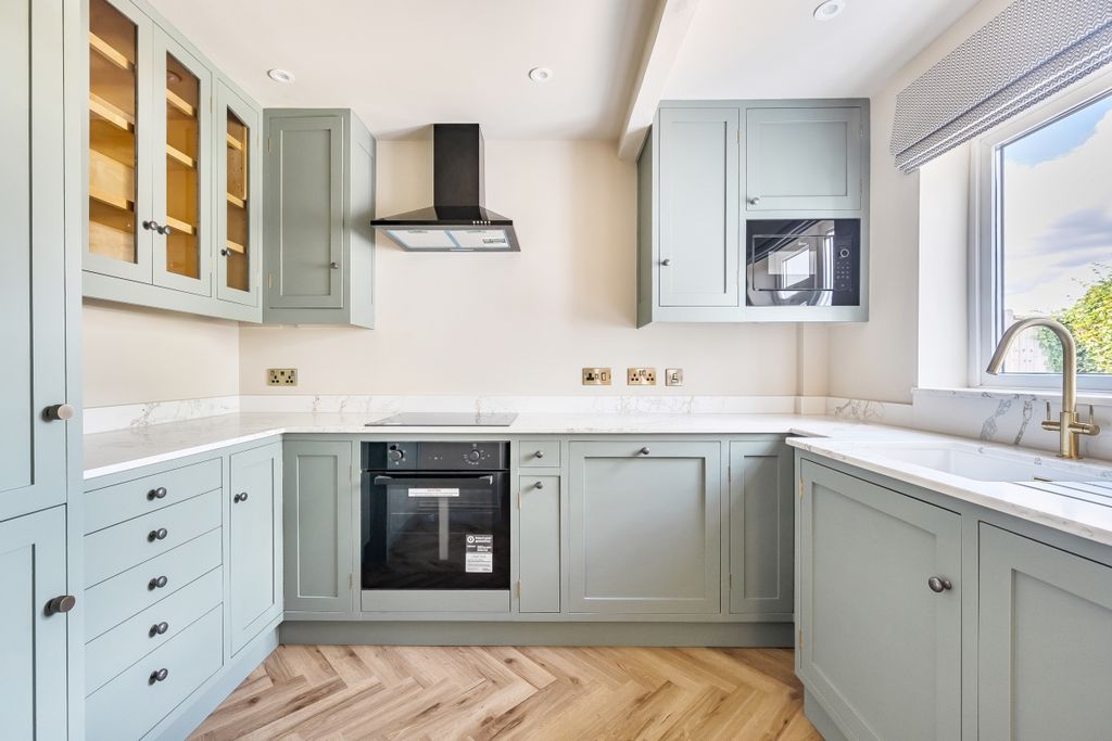 Property photo 3 of 19 1309938-12-687E89...