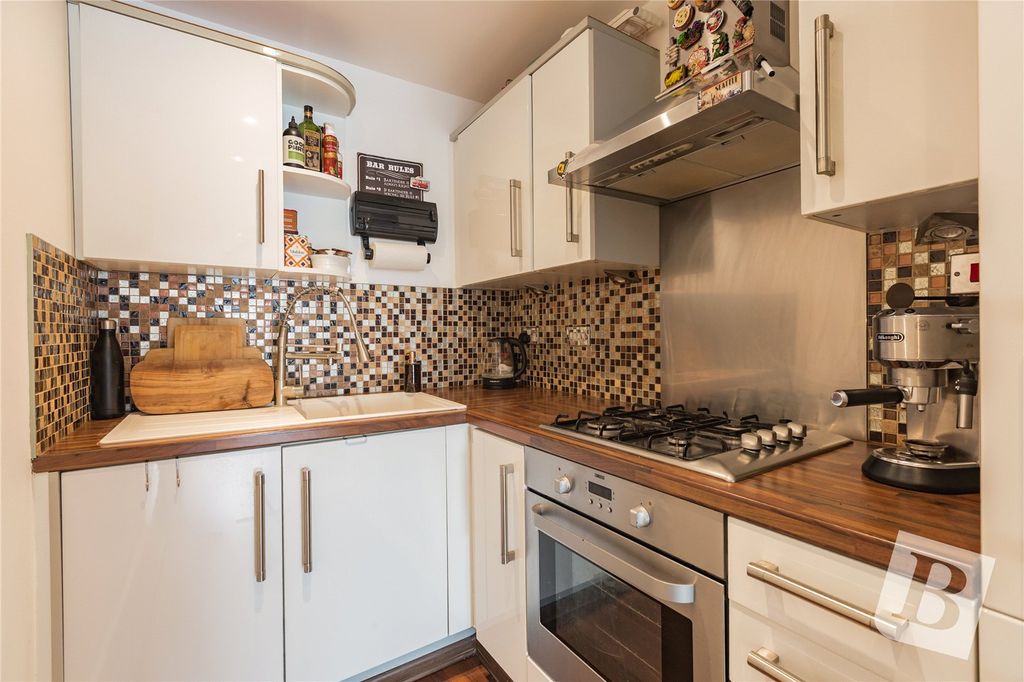 Property photo 3 of 16 Kitchen