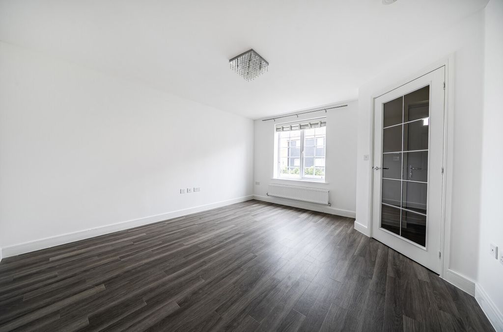 Property photo 2 of 17 1469589-11-6A2008...