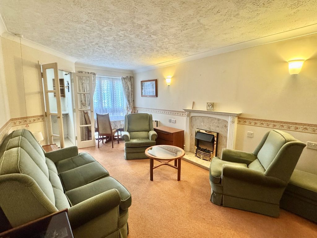 Property photo 2 of 11 Living Room