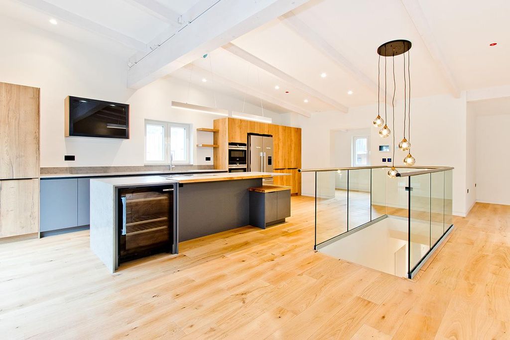 Property photo 3 of 19 Living3.Jpg