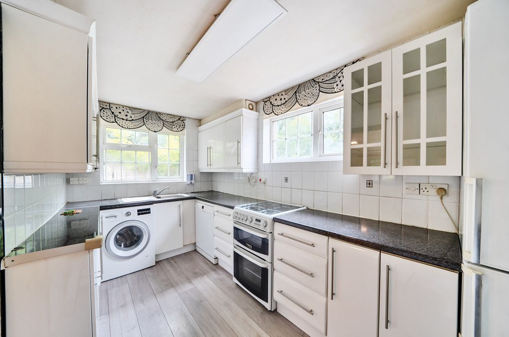 Property photo 2 of 18 1334251-21-6894Cf...