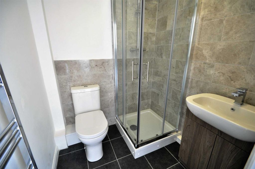 Property photo 1 of 7 Shower Room