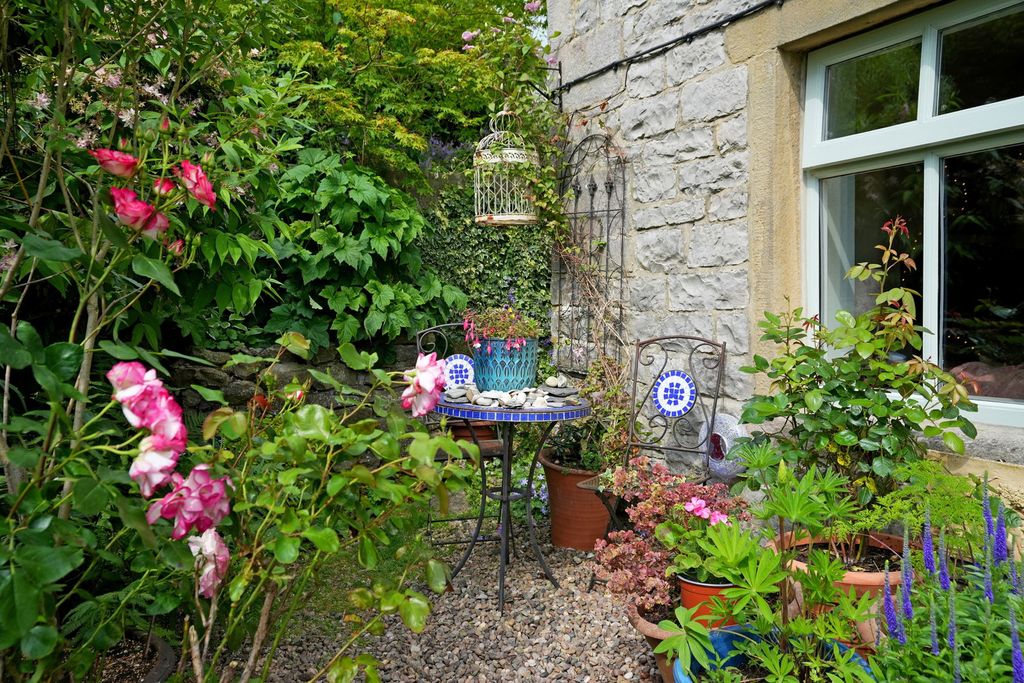 Property photo 2 of 45