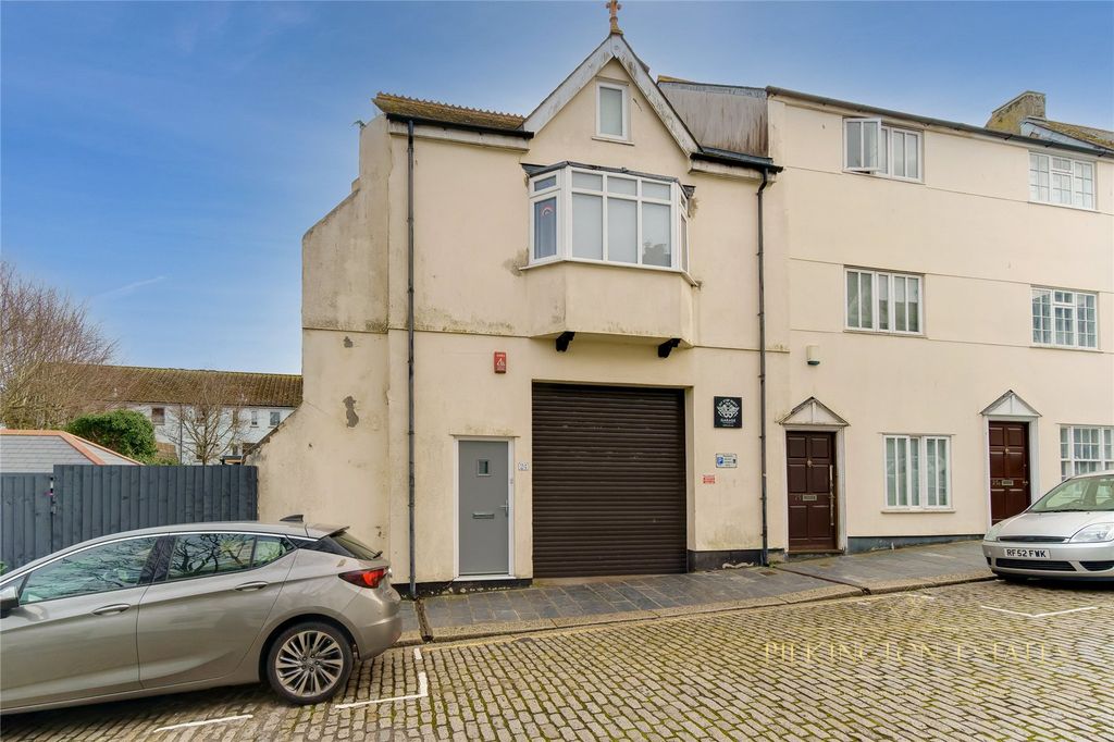 2 bed end terrace house for sale Barbican