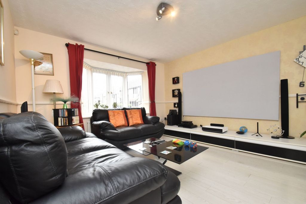 Property photo 2 of 19