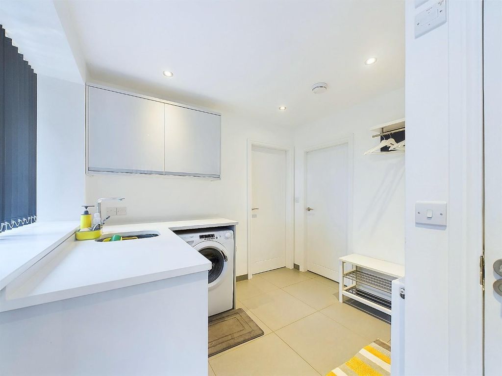 Property photo 3 of 32 Cam03810G0-Pr0108-Still001.Jpg