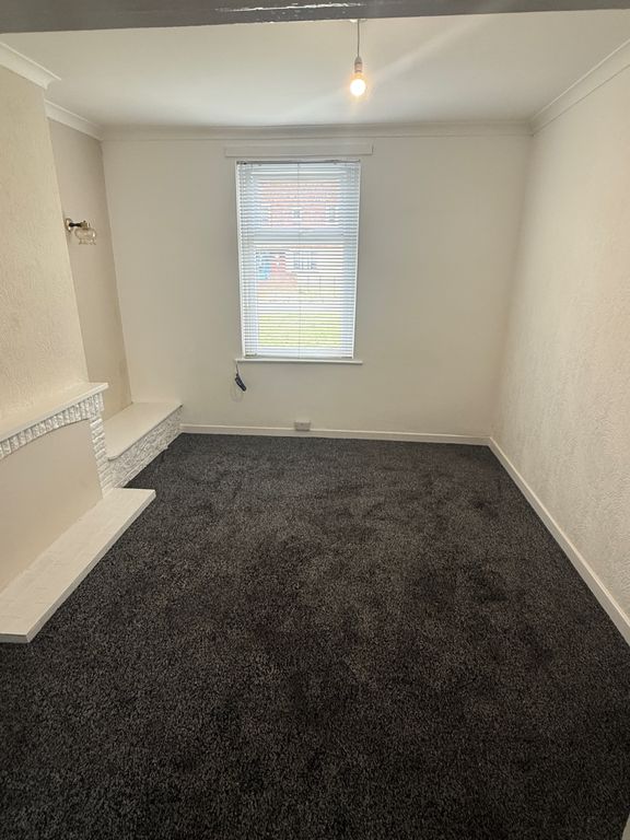 Property photo 1 of 12 Photo 7
