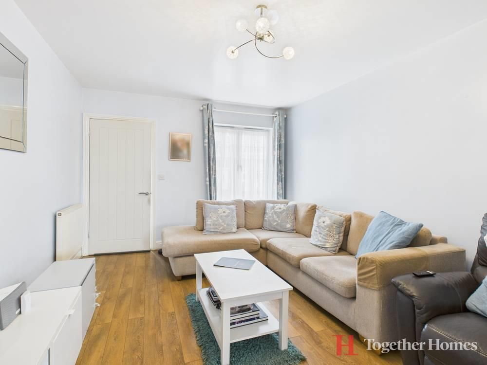 Property photo 3 of 13 Lounge