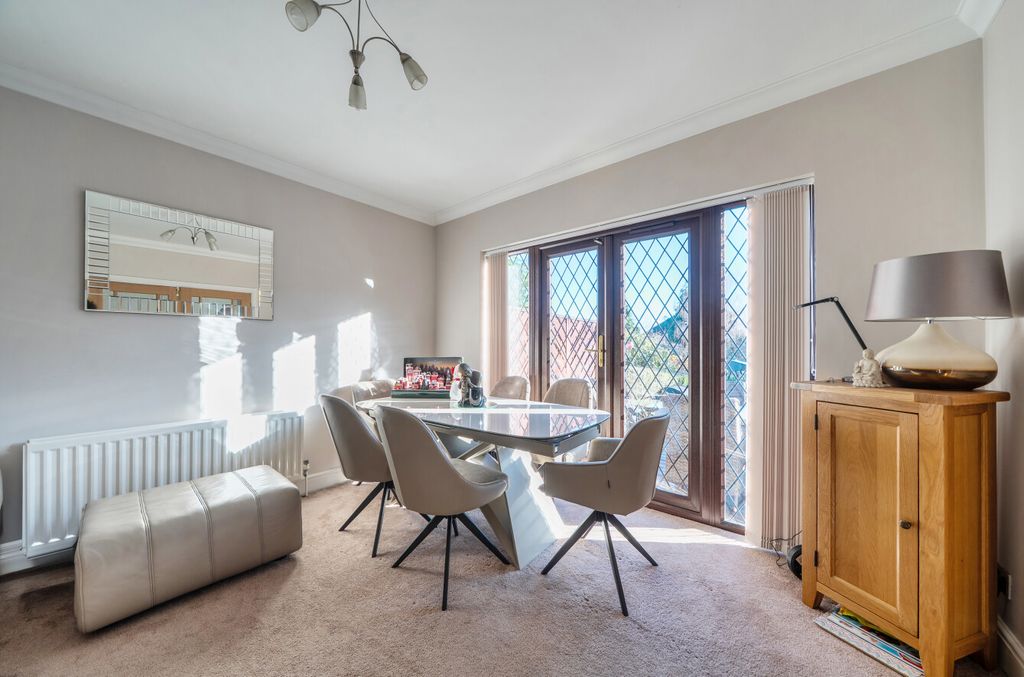 Property photo 3 of 35 1385377-11-69302c...