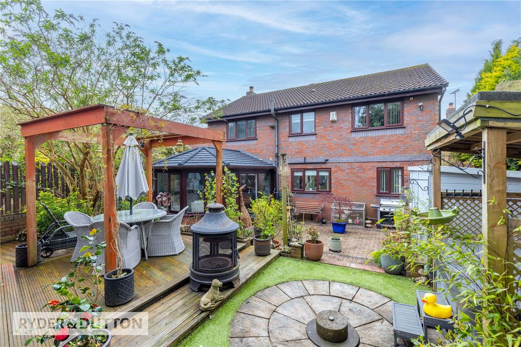 Property photo 1 of 32 Large Gardens
