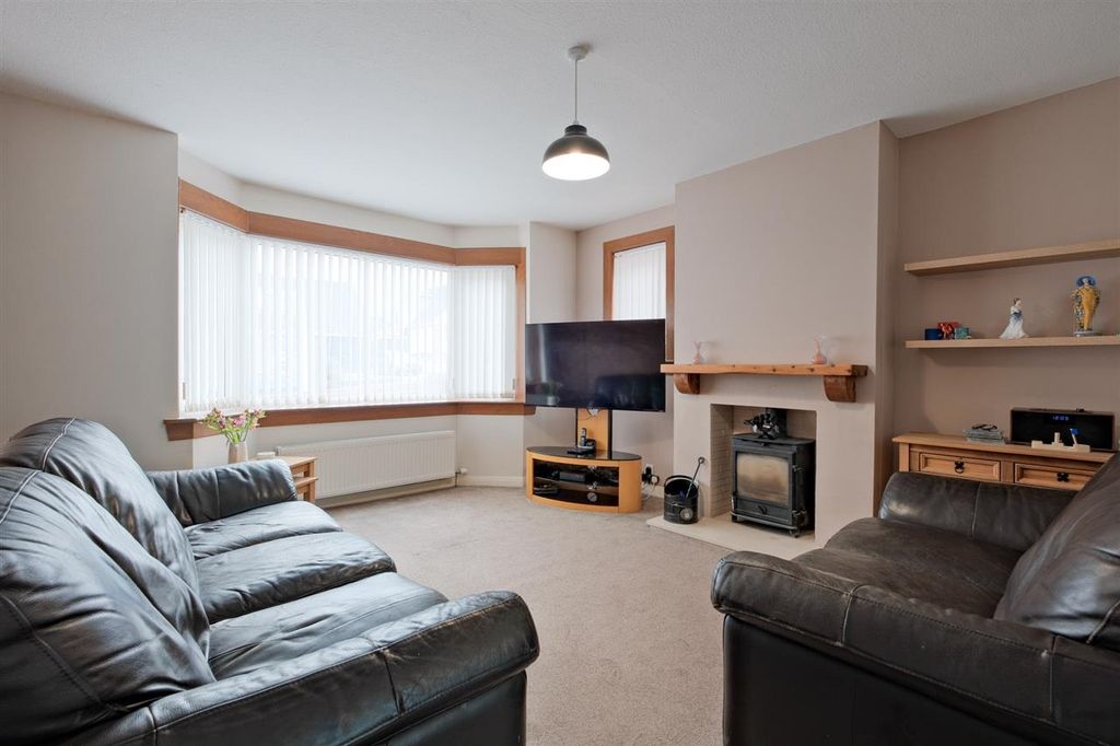 Property photo 2 of 26 Lounge