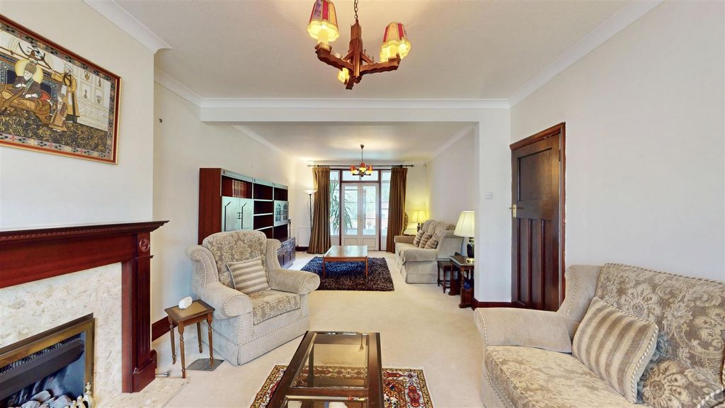Property photo 3 of 20 Harewood-Road