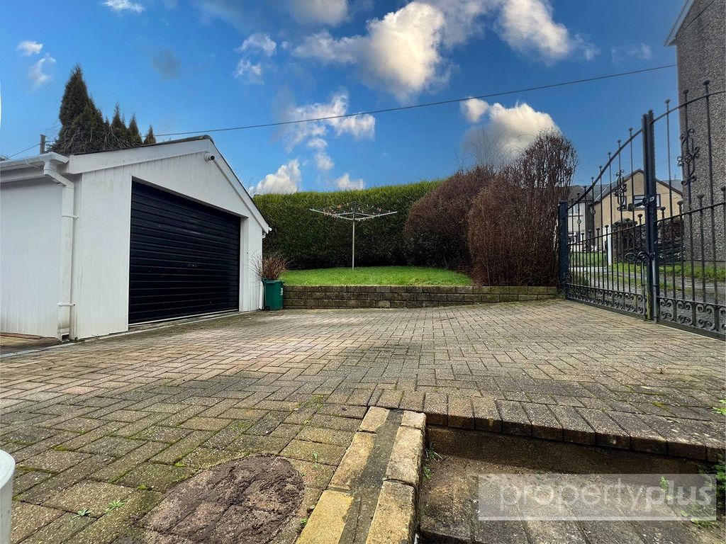 Property photo 2 of 27 Picture No. 25