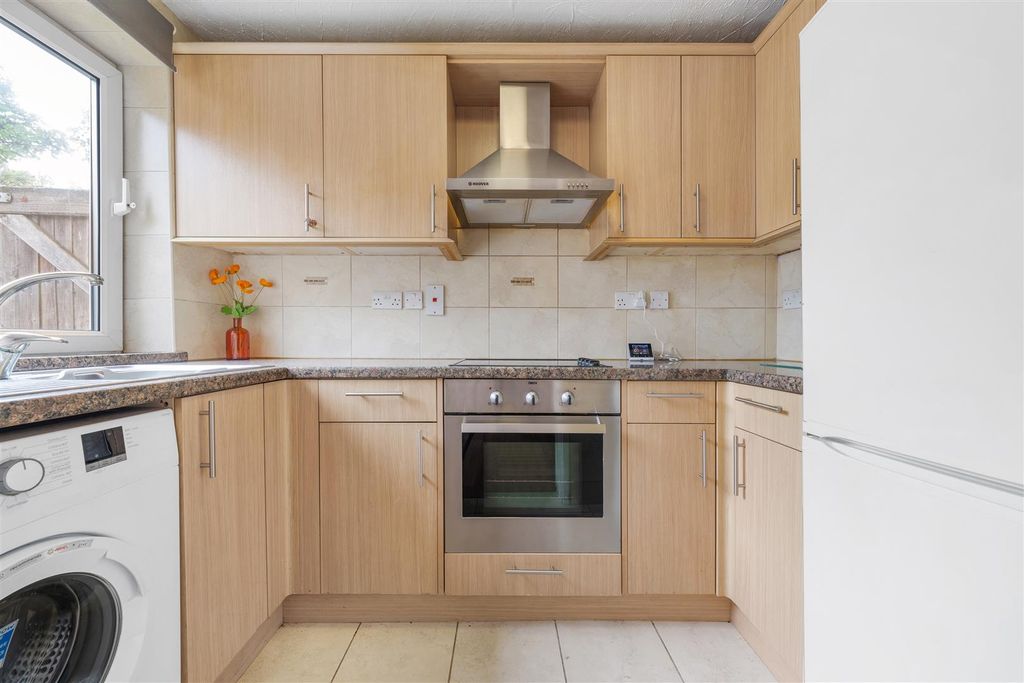 Property photo 2 of 10 Enmore Road-7.Jpg