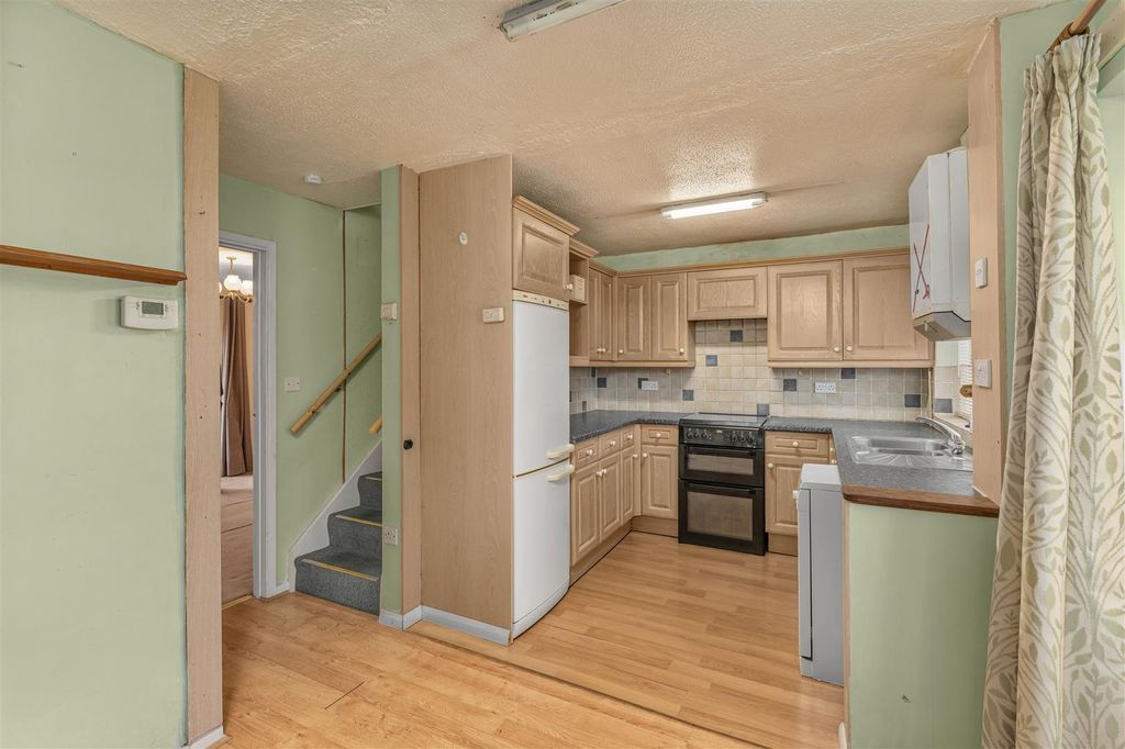 Property photo 2 of 17 3 Harlech Close, Banbury-5.Jpg