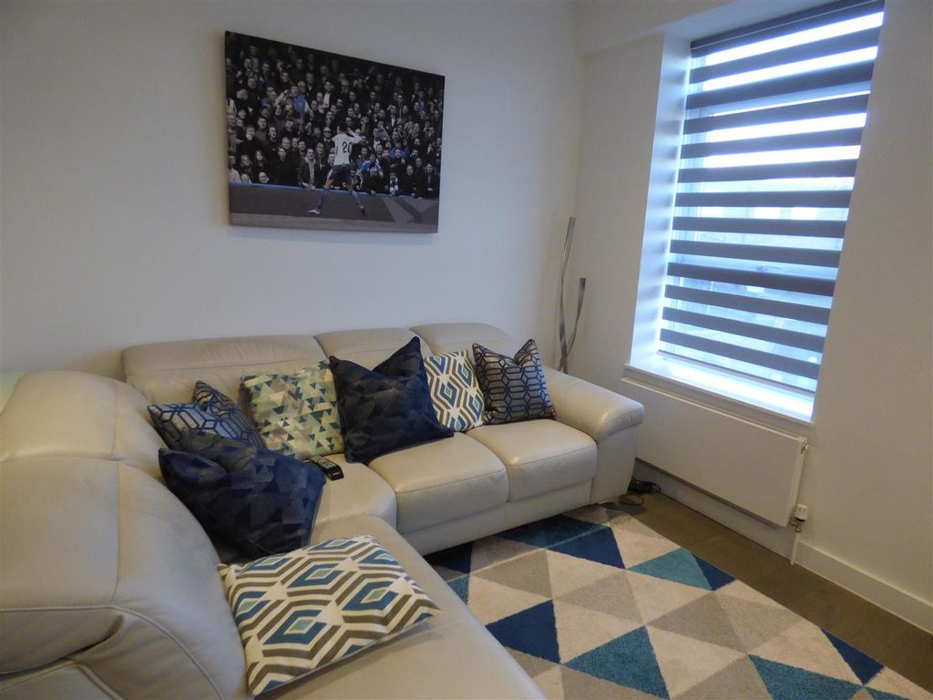 Property photo 3 of 11 Lounge Area 1.Jpg