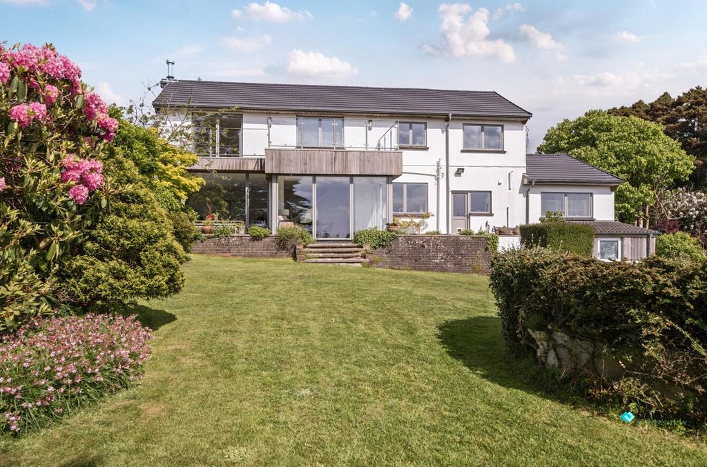 Property photo 3 of 58