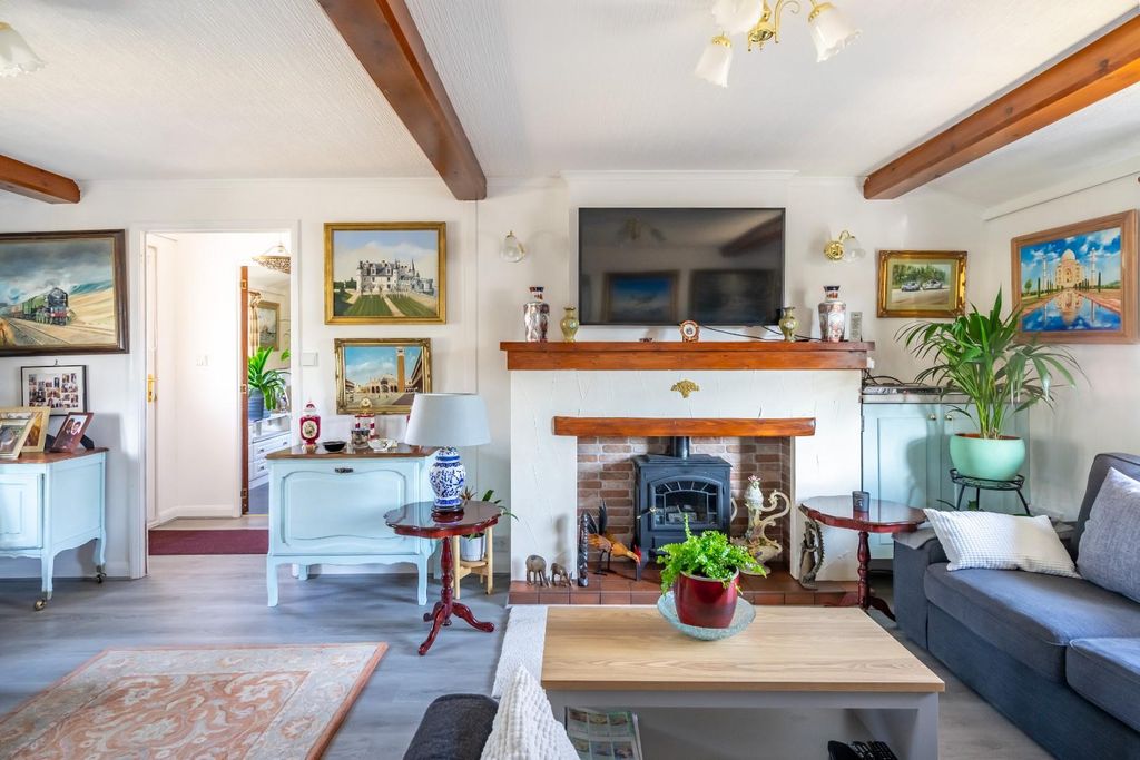 Property photo 3 of 16 27Tw-11.Jpg