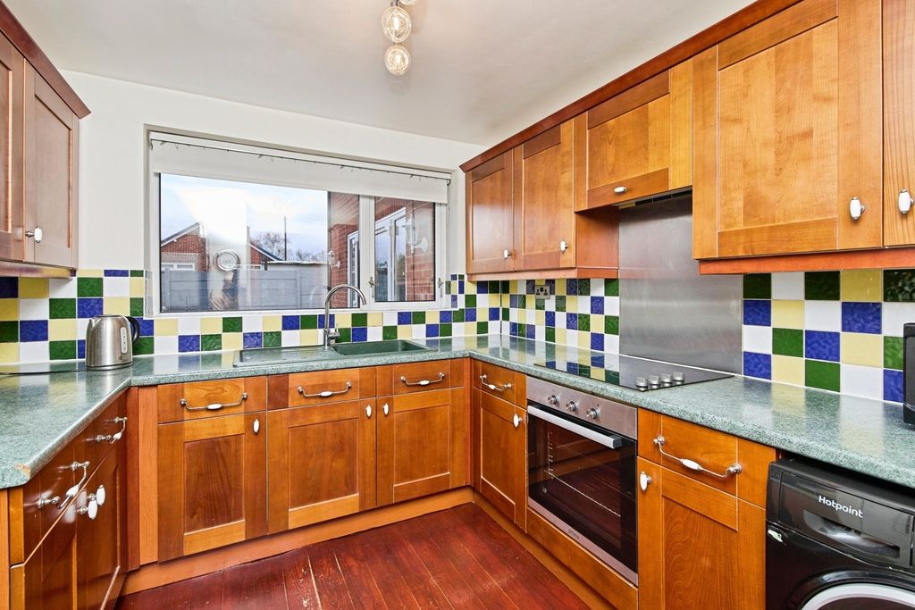 Property photo 2 of 25 Kitchen