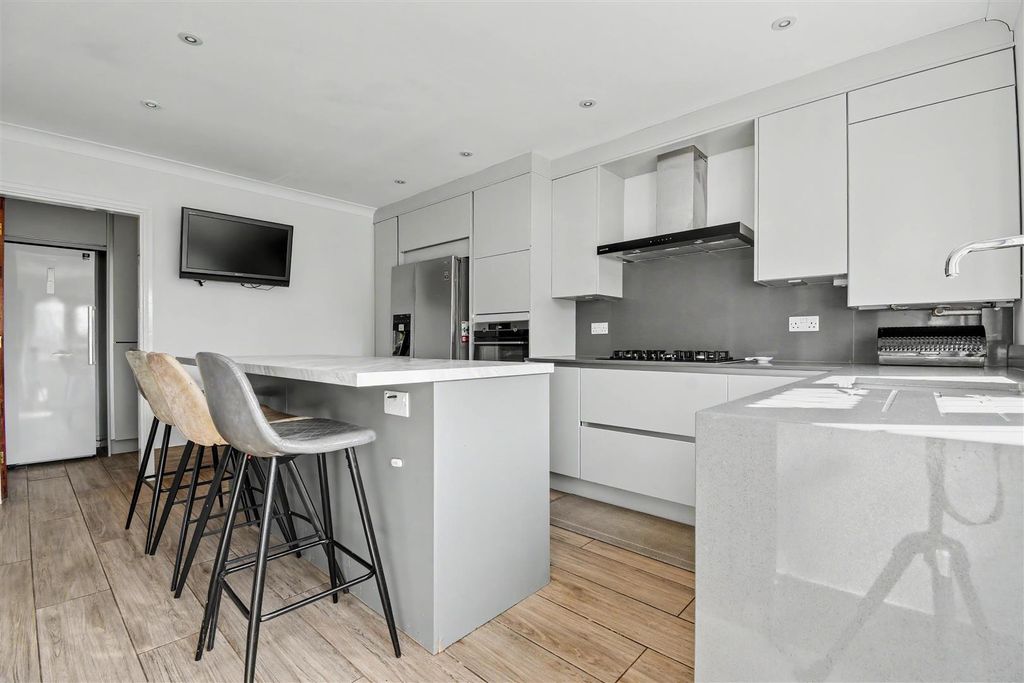 Property photo 2 of 41 Breakfast Kitchen