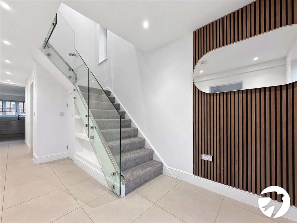 Property photo 2 of 18 Picture No. 26