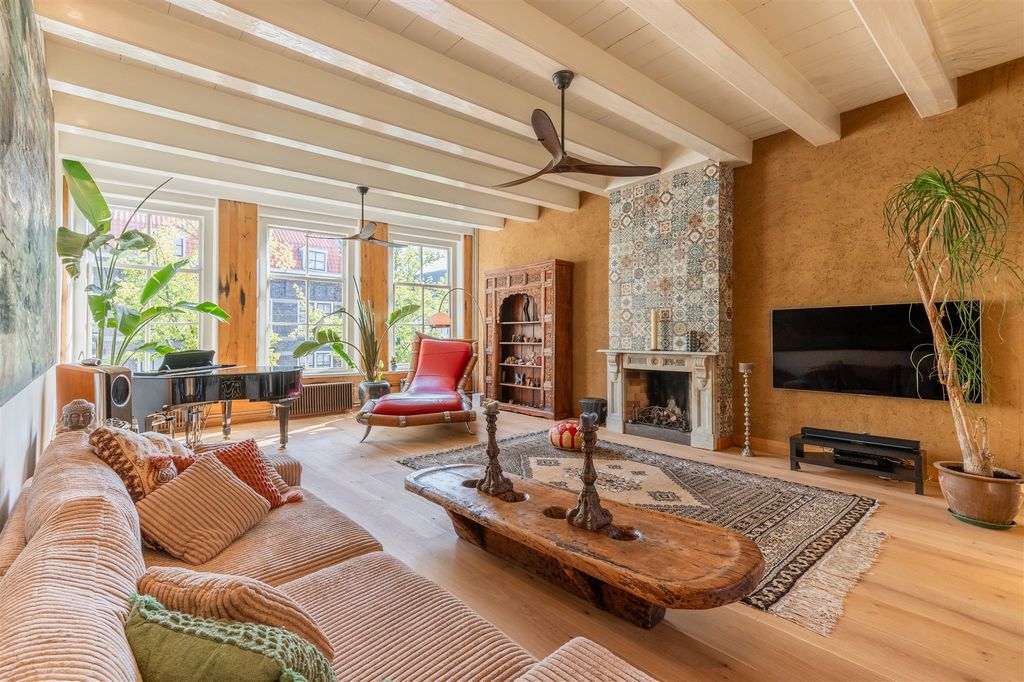 Property photo 2 of 91