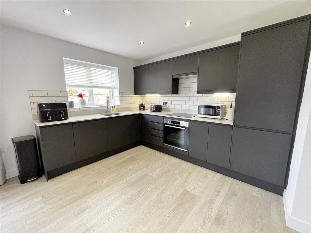 Property photo 2 of 30 Kitchen