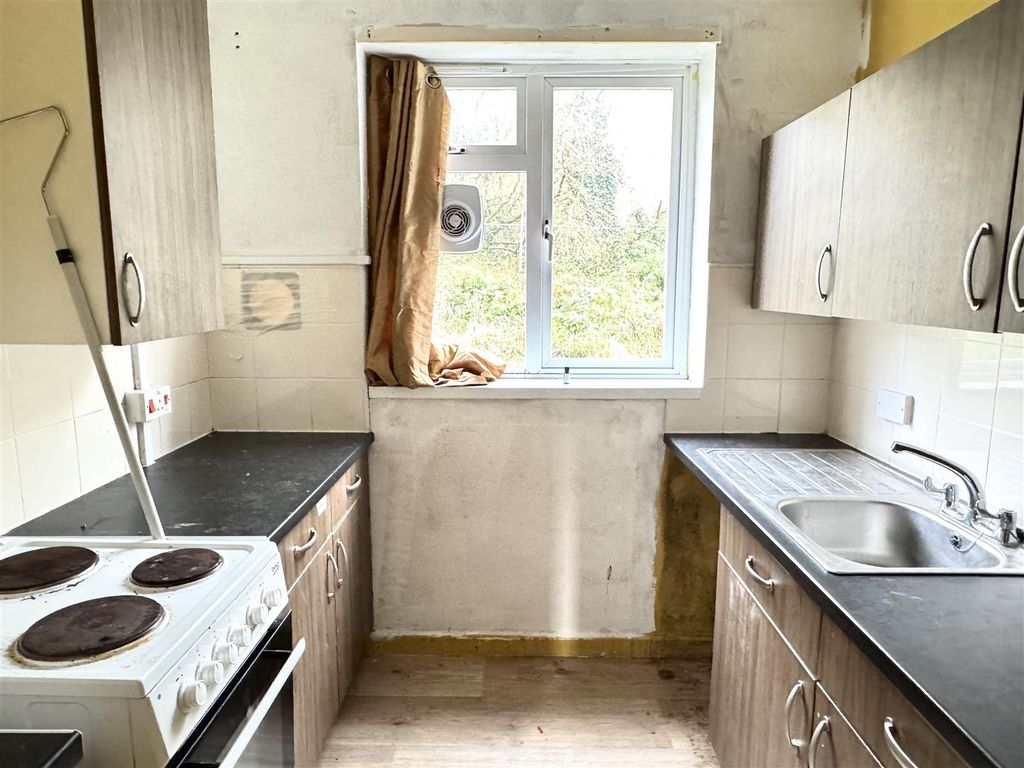 Property photo 1 of 17 Kitchen