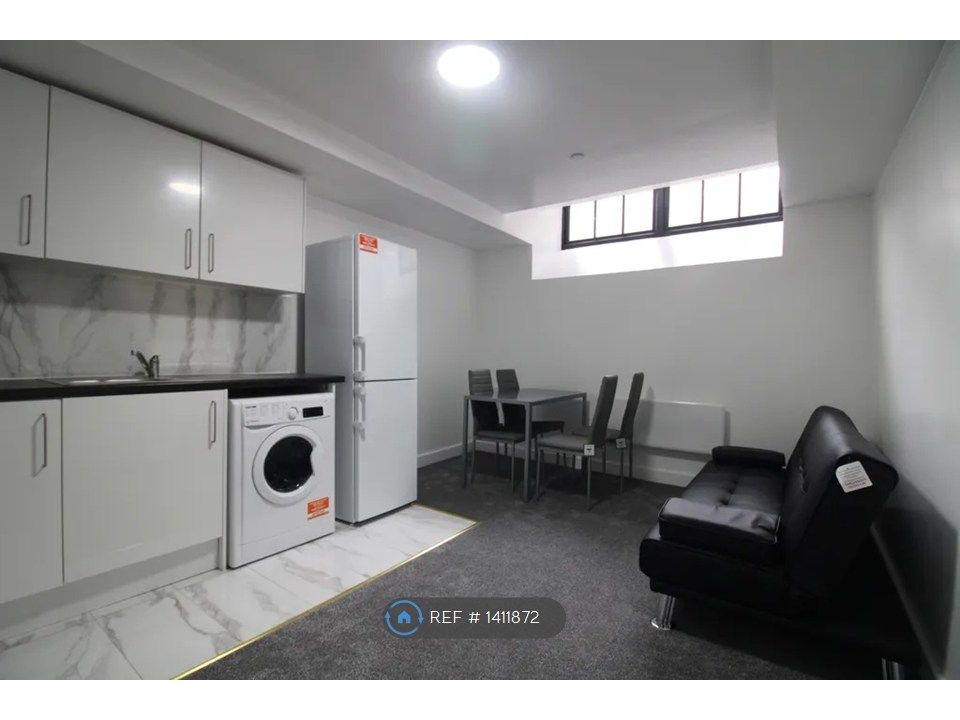 Property photo 2 of 35