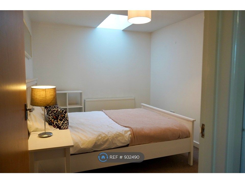 Property photo 1 of 10 Bedroom