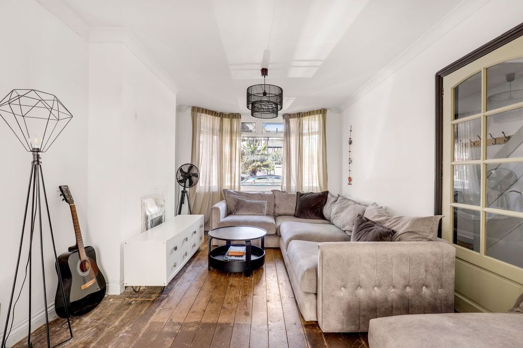 Property photo 2 of 17